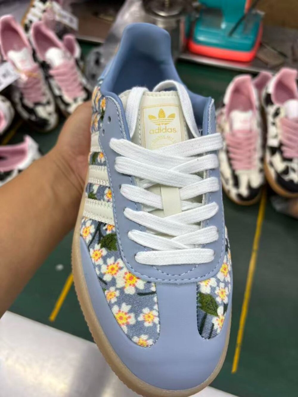 Adidas Samba Blue Floral Daisy Print Gum Sole Shoes - Picture 6 of 6